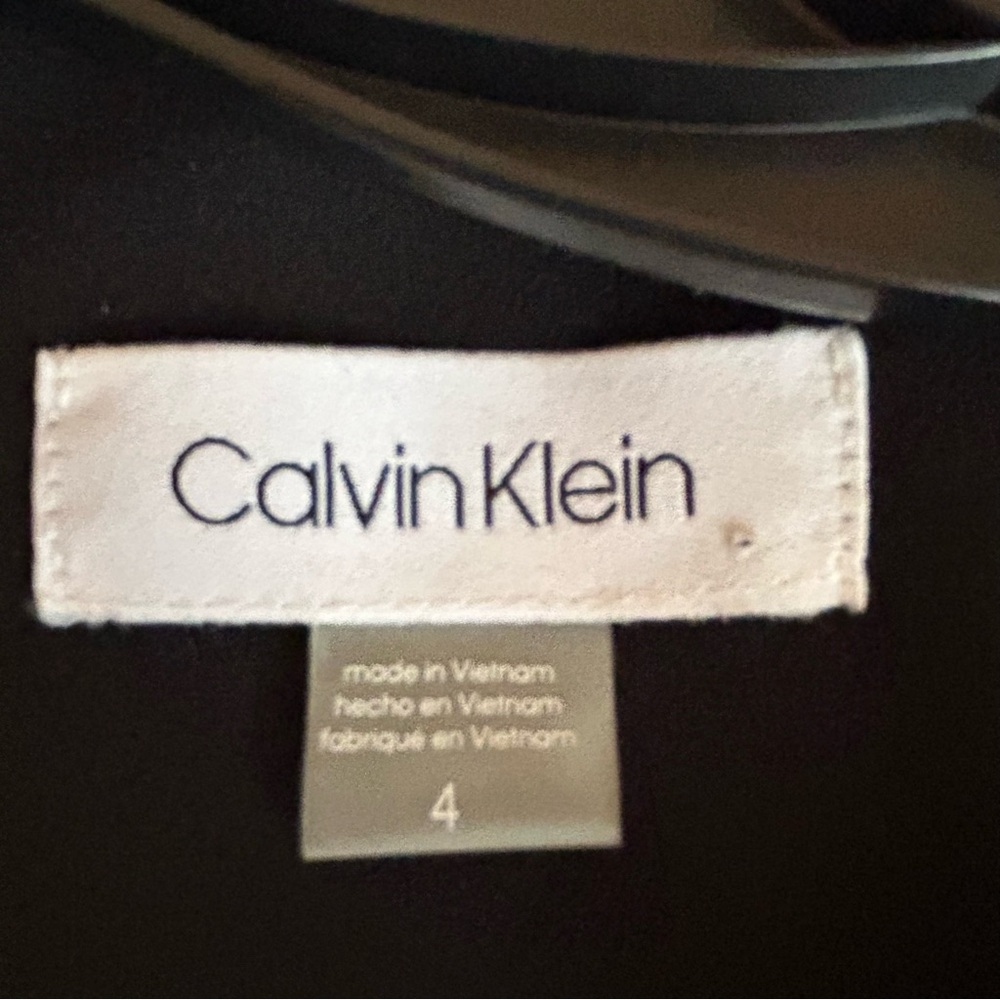 Calvin Klein Elegant Black Dress with White Bow Accents - Picture 4 of 4